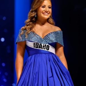 Size 6 tarik ediz gown. Hand stoned. Zipper back.